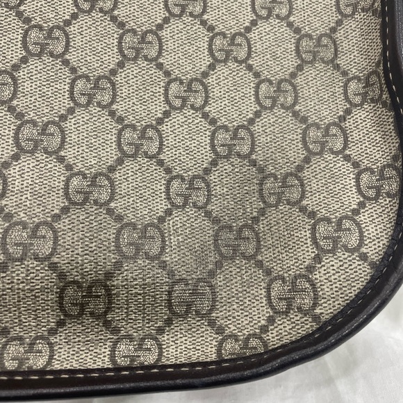 GUCCI BROWN GG SUPREME MESSENGER BAG - Picture 7 of 10